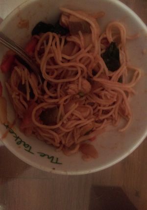 A picture of Mandys sirracha chicken noodle.