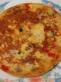 Una foto de Tortilla de atún en escabeche y verduras