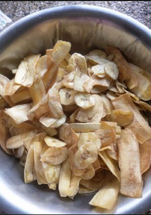 A picture of Raw Banana Crisps.