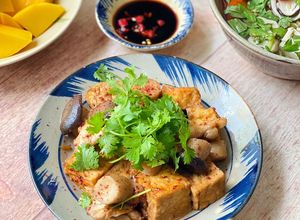 Hình của món Đậu Hũ Kho Nấm Đùi Gà.