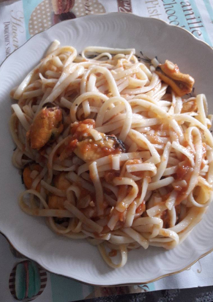 Una foto de Tallarines con mejillones a la italiana
