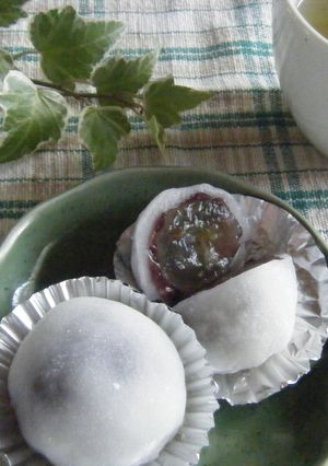 A picture of Easy with the Microwave! Grape Daifuku.