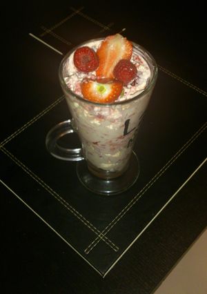 A picture of Eton Mess.