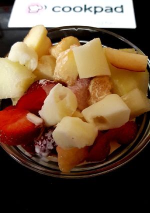 A picture of Mixed Fruit, fresh Cream and Yogurt 😁.
