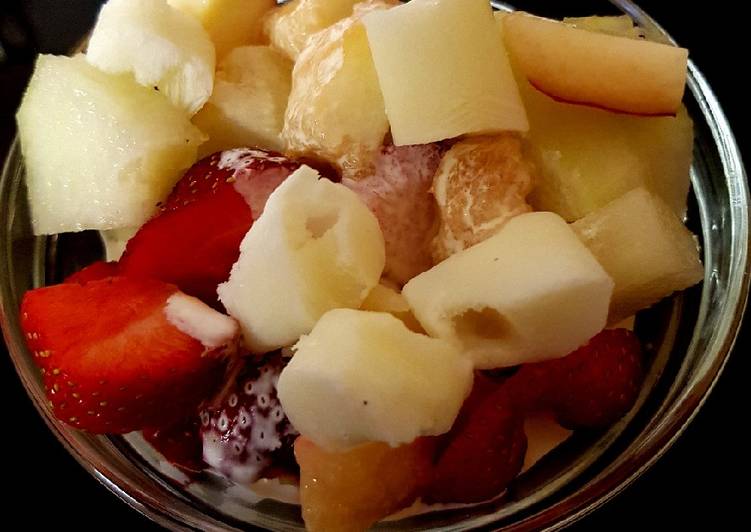 Mixed Fruit, fresh Cream and Yogurt 😁