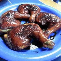 A picture of sweet sauce drumsticks.