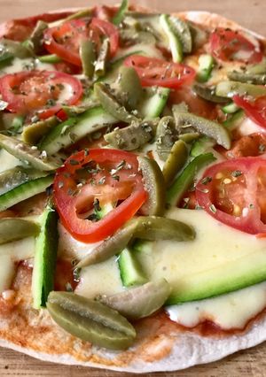 Una foto de Pizza al sartén en masa de tortilla (burrera)
