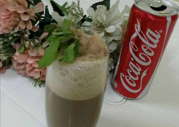Recipe of Ultimate Coke Chocolate Float