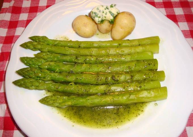 Green Asparagus with Basil Pesto