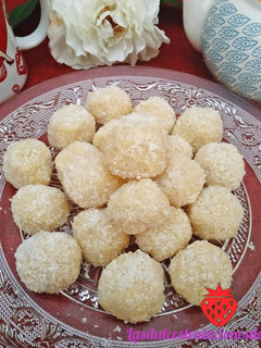 Una foto de Trufas de chocolate blanco y coco