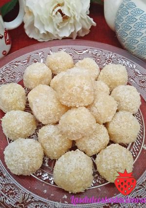 Una foto de Trufas de chocolate blanco y coco