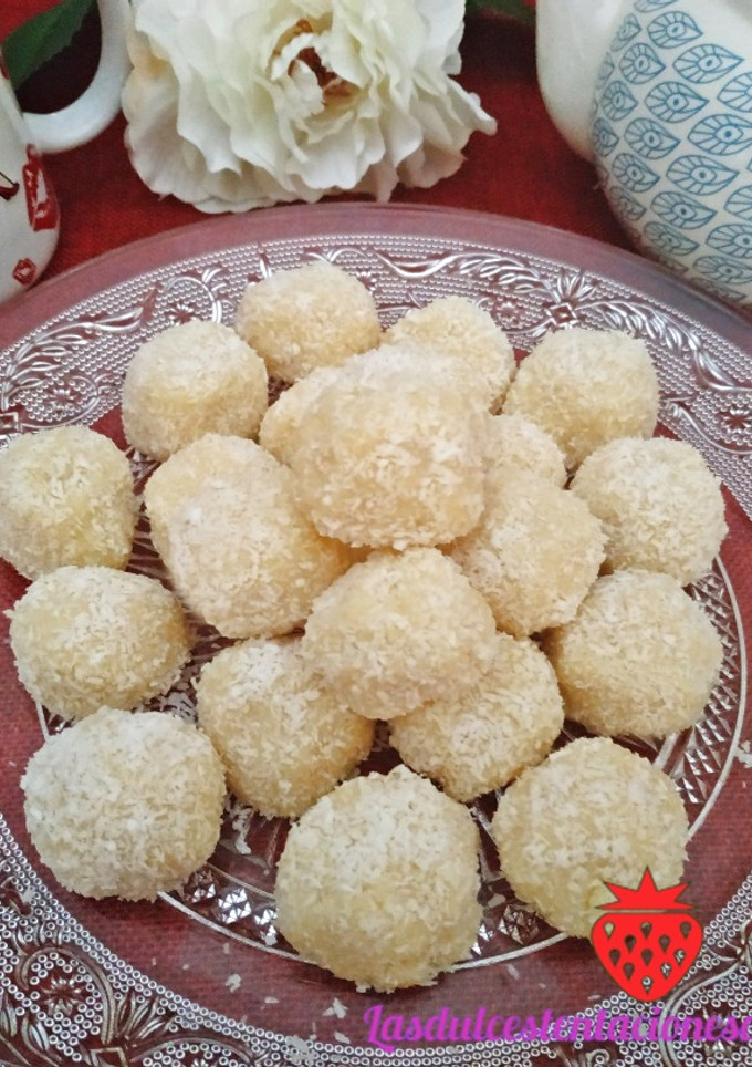 Una foto de Trufas de chocolate blanco y coco