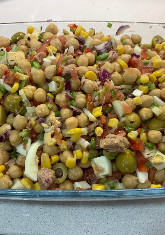 Una foto de Ensalada de garbanzos