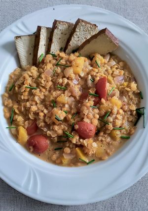 Foto di Dahl di Lenticchie Rosse con Tofu Marinato in 20'