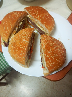Una foto de Hamburguesa de ternera completa