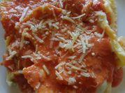 Una foto de pastas raviolis