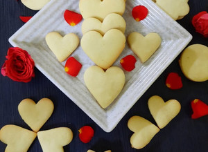 A picture of No spread sugar cookies.