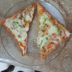 A picture of Bread  Pizza sandwich.