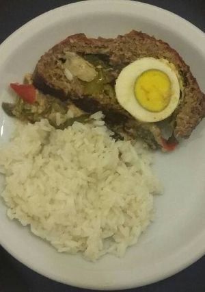 Una foto de Pastel de carne con timbal de arroz 