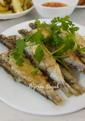 Hình của món Cá trích chiên giòn.