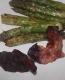 Espárragos con tocino en freidora de aire