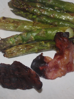 Una foto de Espárragos con tocino en freidora de aire