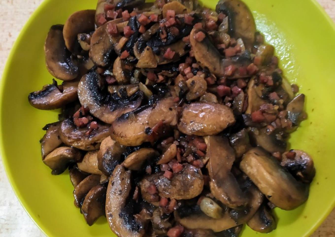 Champiñones al ajillo