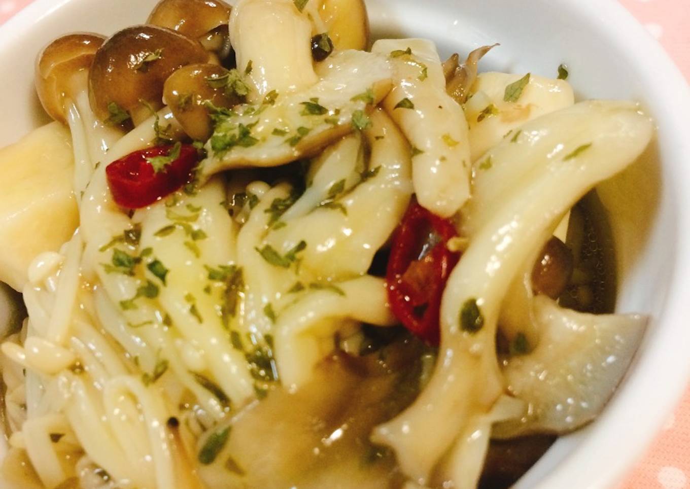 Easy marinated mushrooms