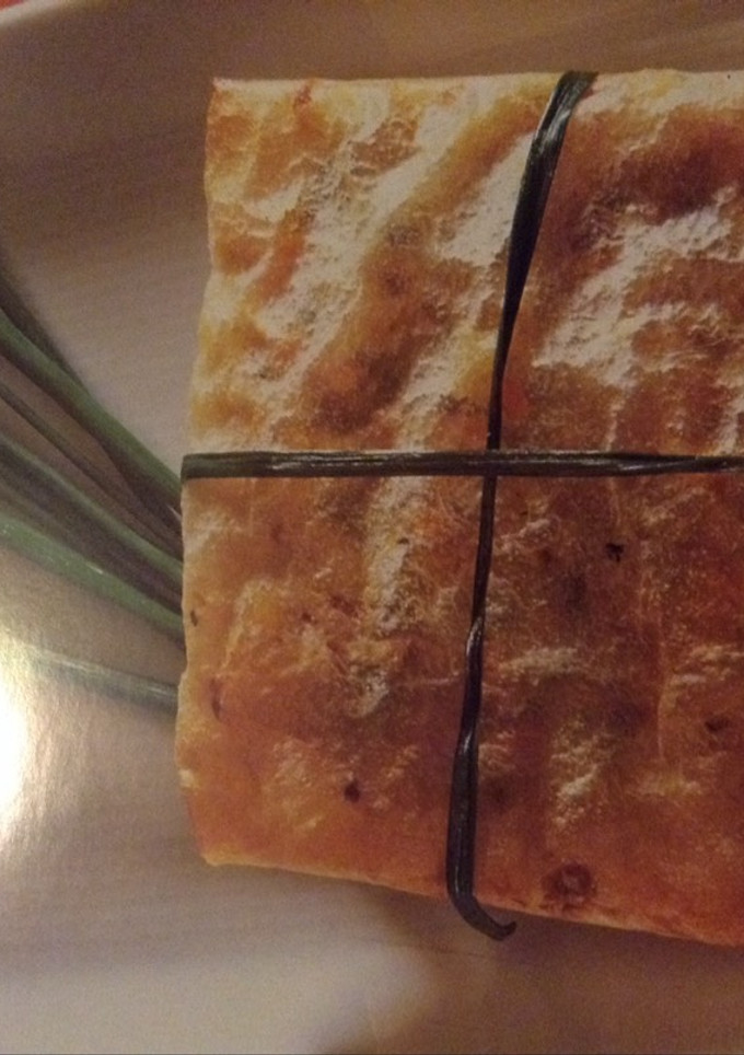 Una foto de Crujiente de verduras con brie