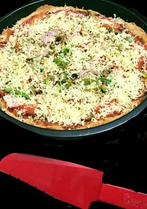 વ્હીટ પીઝા (Wheat Pizza Recipe In Gujarati) રેસીપી મુખ્ય ફોટો