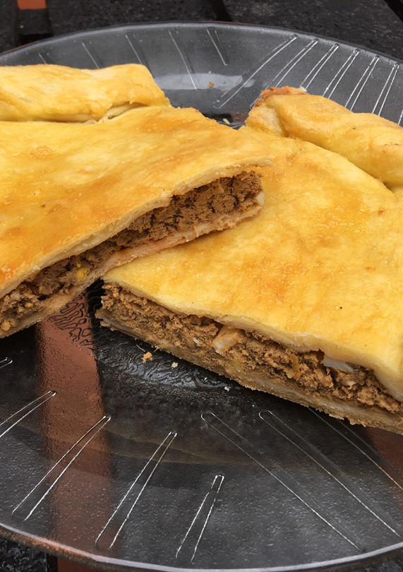 Una foto de TORTA DE ATÚN 🐟 con masa casera