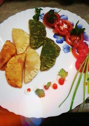 A picture of Tricolor cheese gujiya.