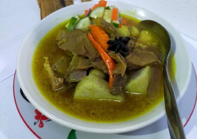 Bagaimana Membuat Lontong Tengkleng Rica Kambing Anti Gagal