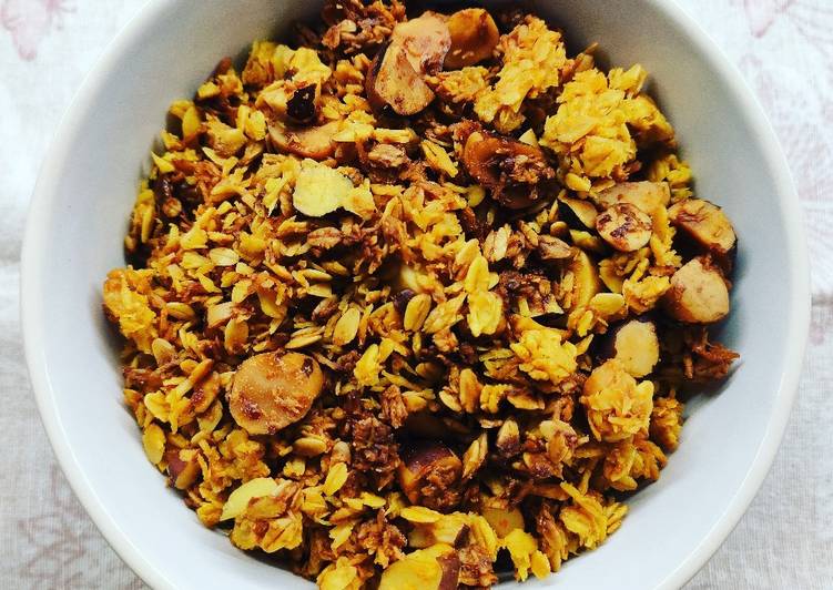 Granola all&#39;arancia e curcuma