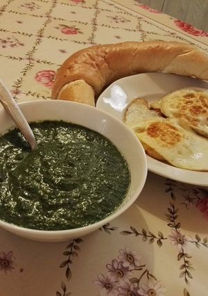 Spenótfőzelék fokhagymásan, tükörtojással recept fotója