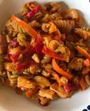 Tirabuzones con salsa de pollo 😋