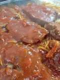 Carne estofada rellena con tallarines