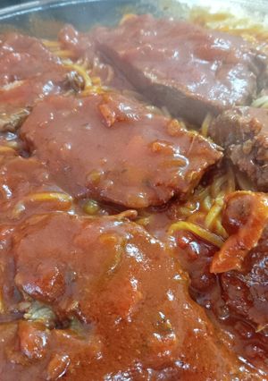 Una foto de Carne estofada rellena con tallarines