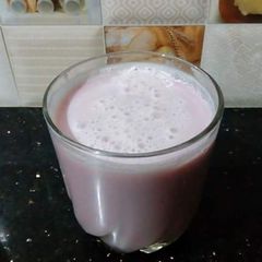 A picture of Pomegranate shake.