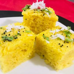 A picture of Kaman Dhokla.