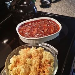 A picture of Potatoe Salad and Baked Beans.