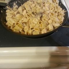A picture of Bacon, Mushroom & Chicken Pasta.