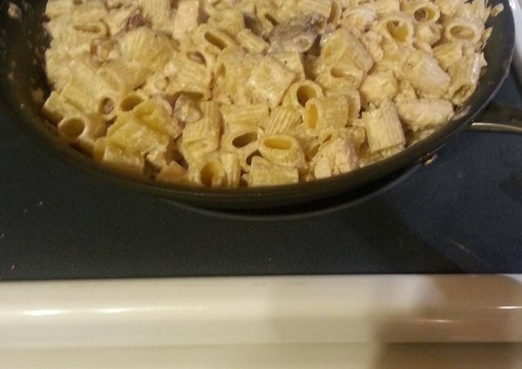 Recipe: Delicious Bacon, Mushroom & Chicken Pasta