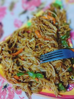 नूडल्स (noodles recipe in hindi) रेसिपी मुख्य फोटो