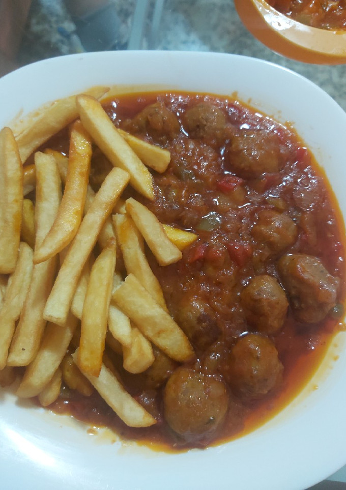 Una foto de Albóndigas en salsa de tomate