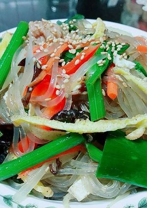 Hình của món Miến trộn Hàn Quốc_잡채.