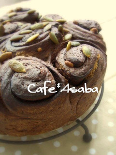 A picture of White Chocolate x Cocoa Spiral Bread.