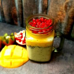 A picture of Kiwi,mango smoothie.