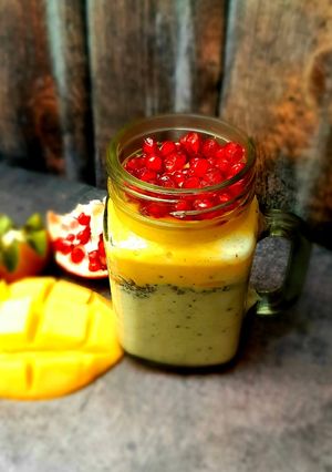 A picture of Kiwi,mango smoothie.