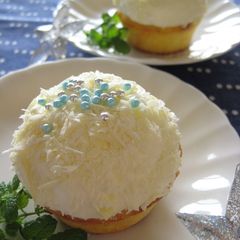A picture of White Chocolate Rice Flour Cupcakes.